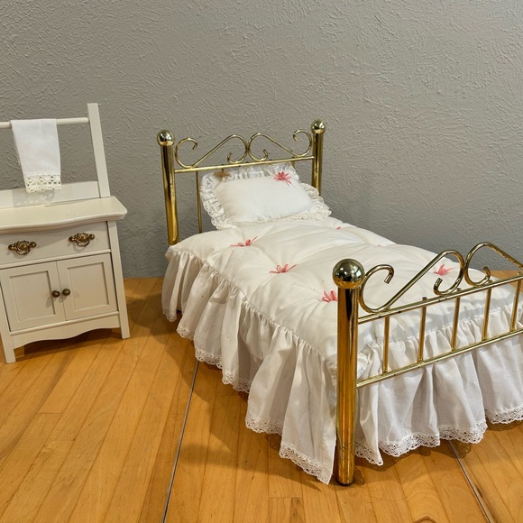 American Girl Samantha Doll with Furniture & Accessories - Picture 9 of 13